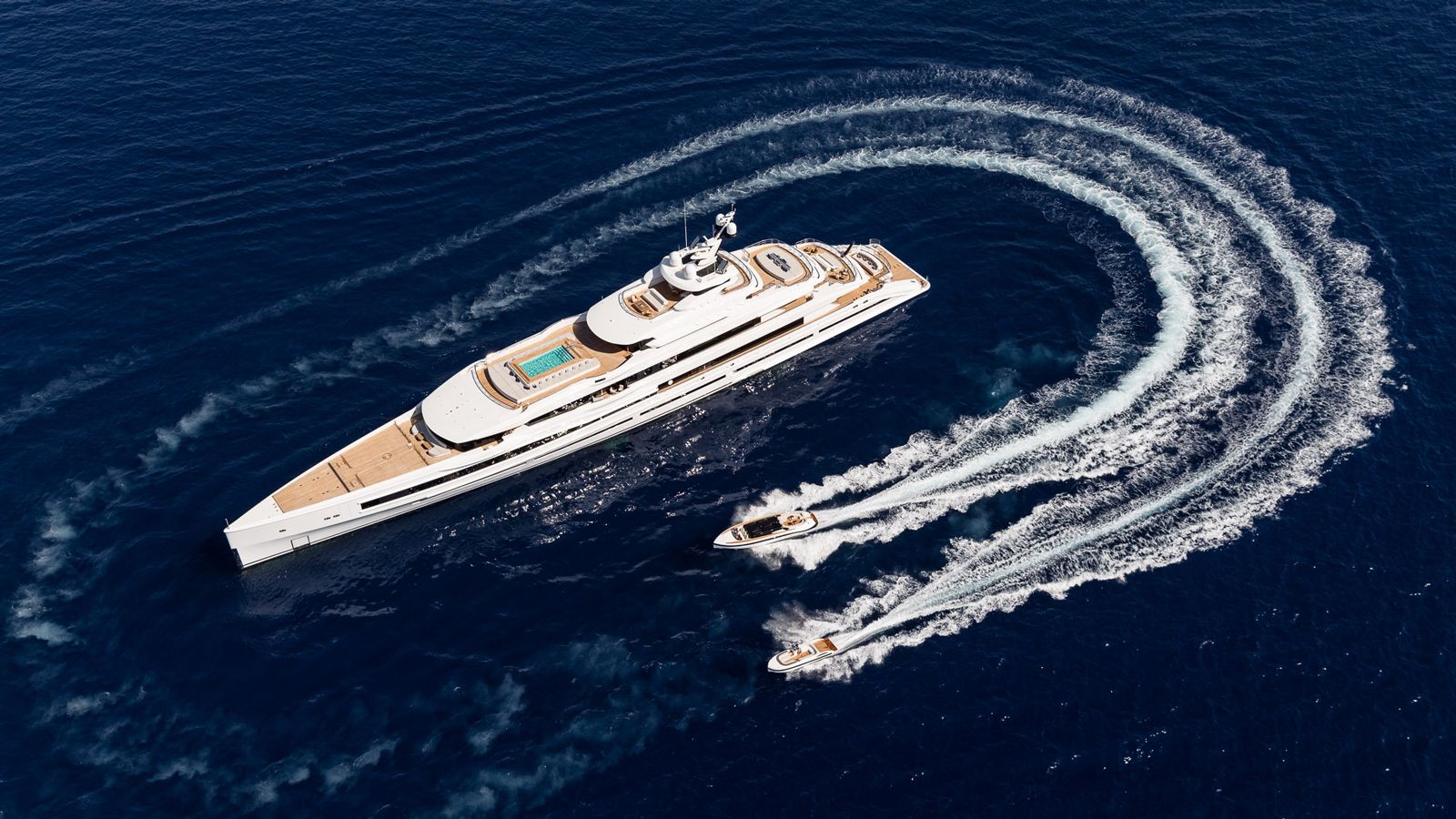 Mar — 107m Benetti